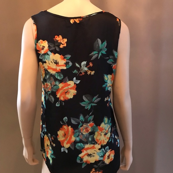 Floral tank - Picture 3 of 3